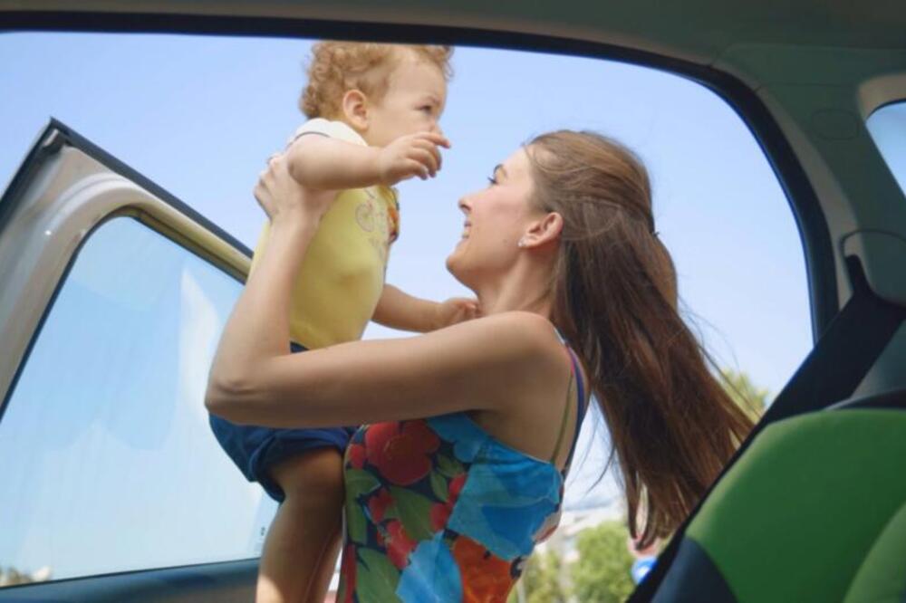 AKCIJA „BEBI PARKING KARTA”: 30 sati besplatnog parkiranja za roditelje beba