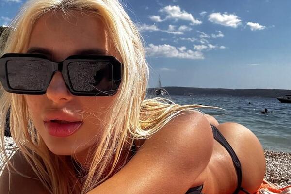 Plavuša bez stida pokazala čime raspolaže: Muškarci zanemeli pred ovim kadrovima, živi ko prava kraljica