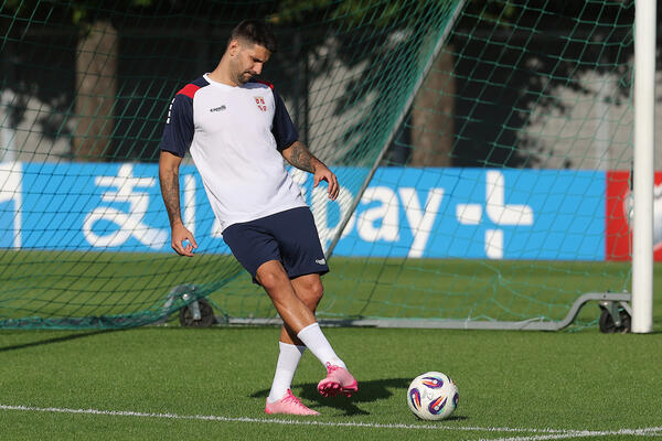 Aleksandar Mitrović ne počinje protiv Engleske?