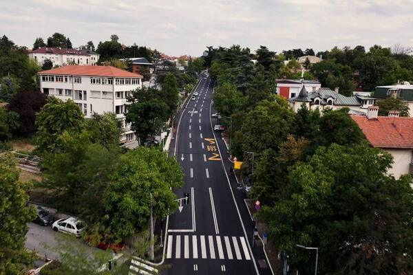 REKONSTRUISANA DRAJZEROVA ULICA: Tri saobraćajne trake, srednja menja smer u određenim delovima dana