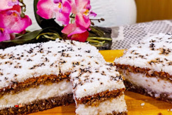 Ovaj kolač pravi je dragulj u svetu poslastica: Najlepše i najkremastije kocke koje ste probali, tope se u ustima