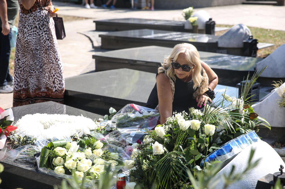 KO JE PROŠAO PORED ŠABANOVOG GROBA, OSTAO JE NEM NA PRIZOR! Pogledajte koja STVAR je TAMO - bićete bez reči