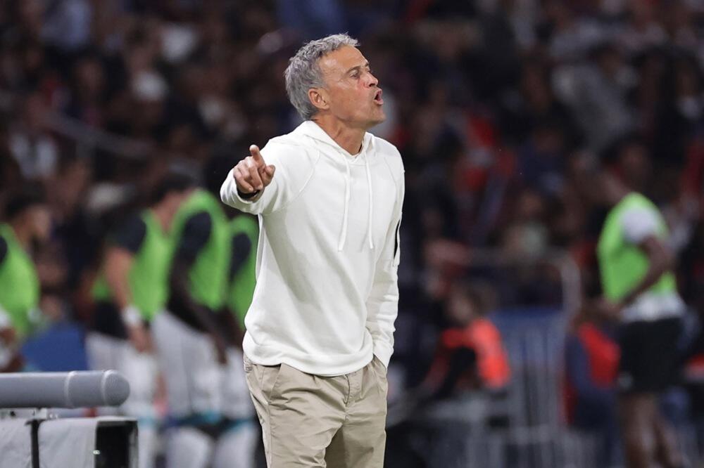 Luis Enrike pao s bicikla i hitno operisan!