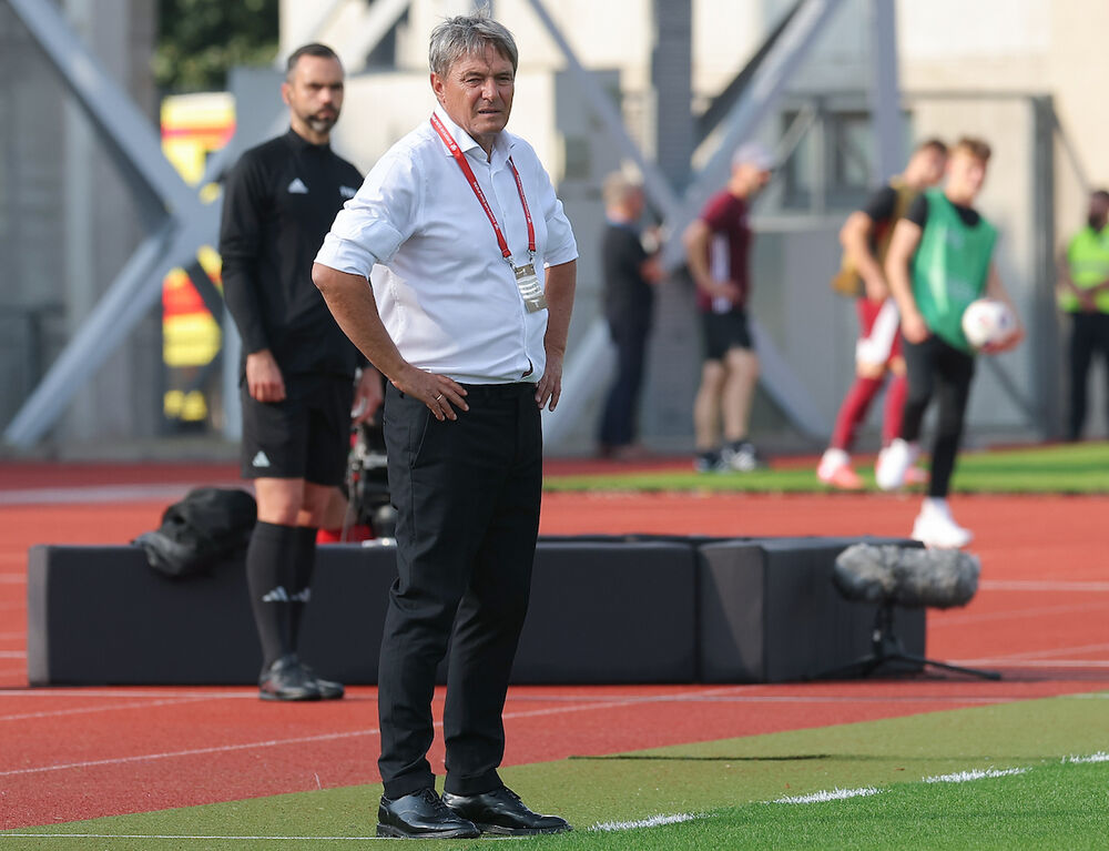 Dragan Stojković Piksi na utakmici Letonije i Srbije