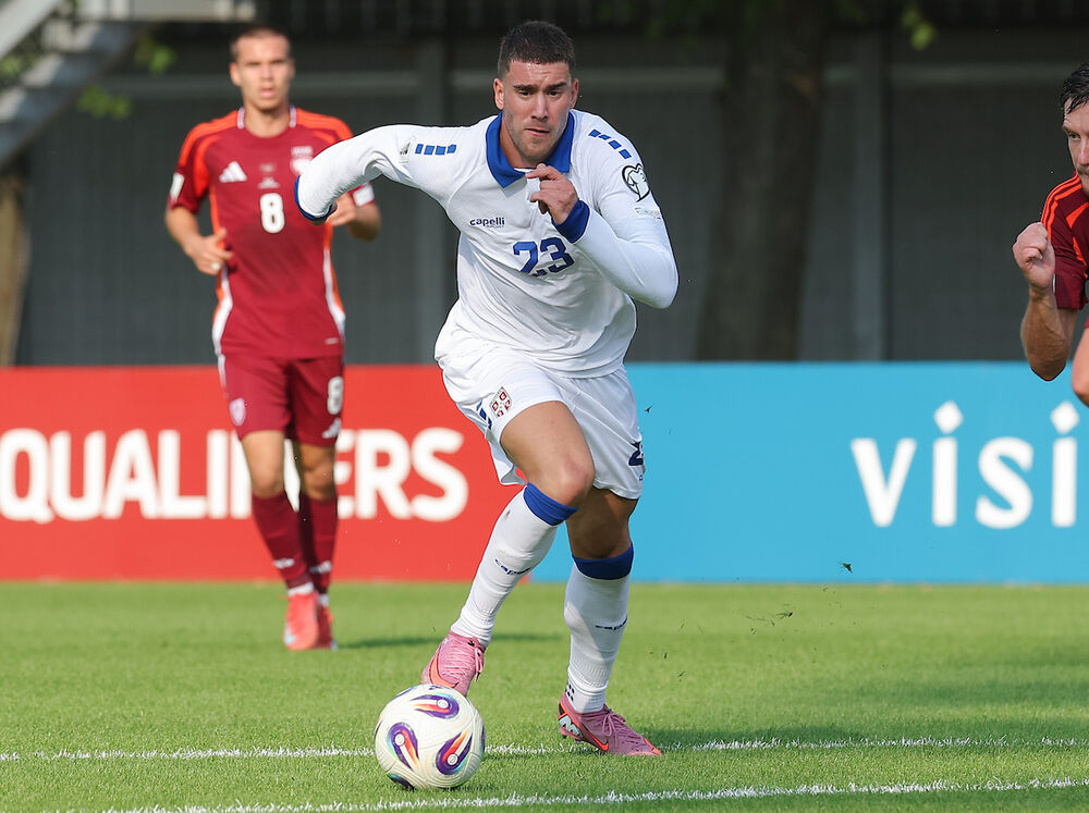 Dušan Vlahović na utakmici Letonije i Srbije