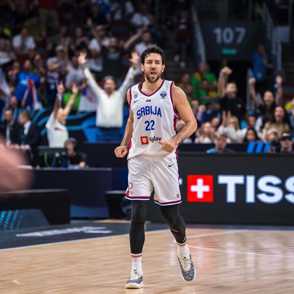 Vasilije Micić drugi strelac Hapoela u debiju iz snova i rušenju Barselone (Video)