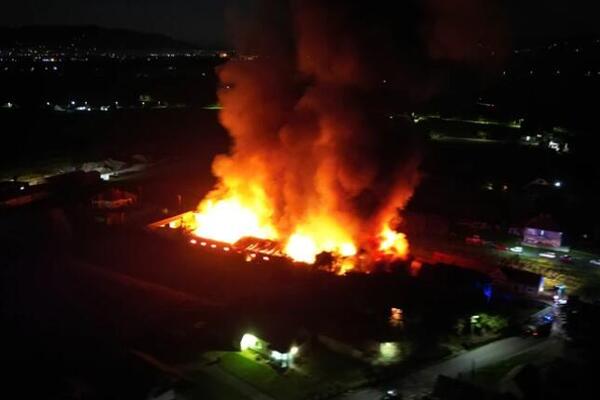 Ogroman požar u Loznici: Nebo crveno, dim se vidi kilometrima daleko (FOTO)