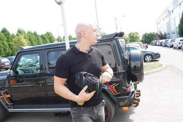 VRŠIO NUŽDU PORED KREVETA?! Desingerica uzeo flašu pa... njegova ćerka zatekla JEZIV PRIZOR, STRAŠNO