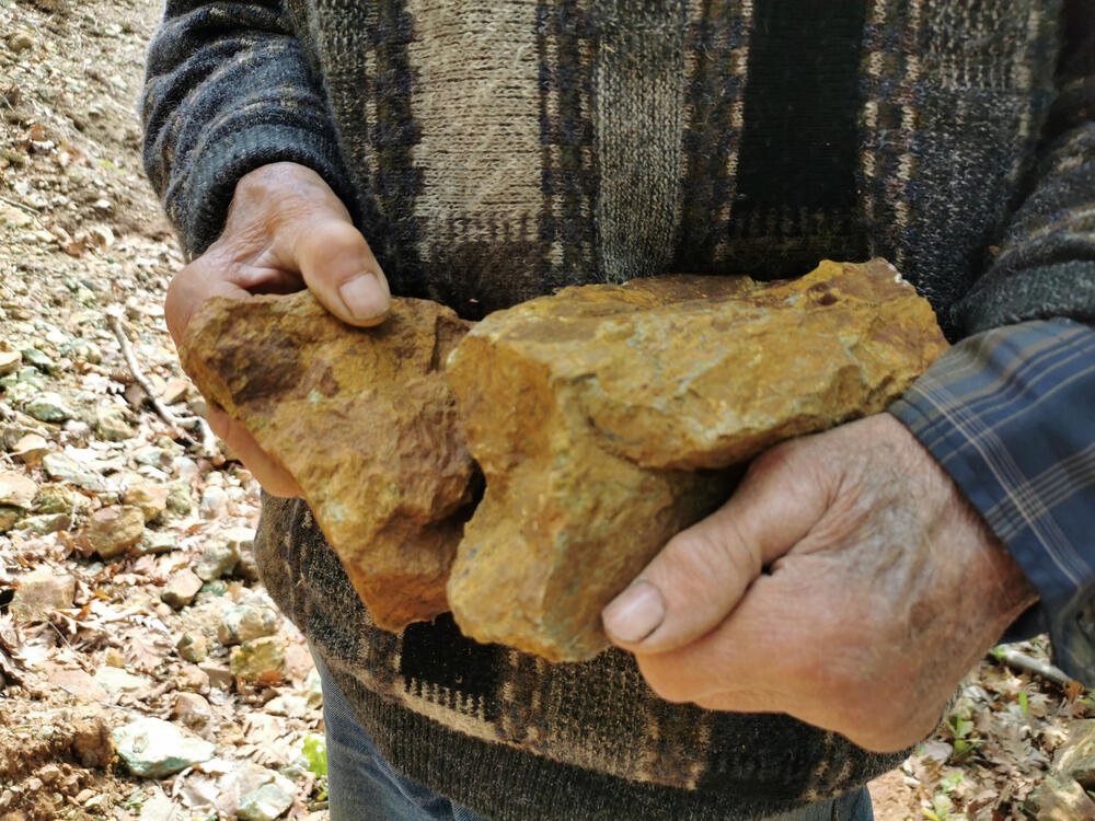 V srbski vasi Ramaća najdeno bogastvo pol драгого kamna
