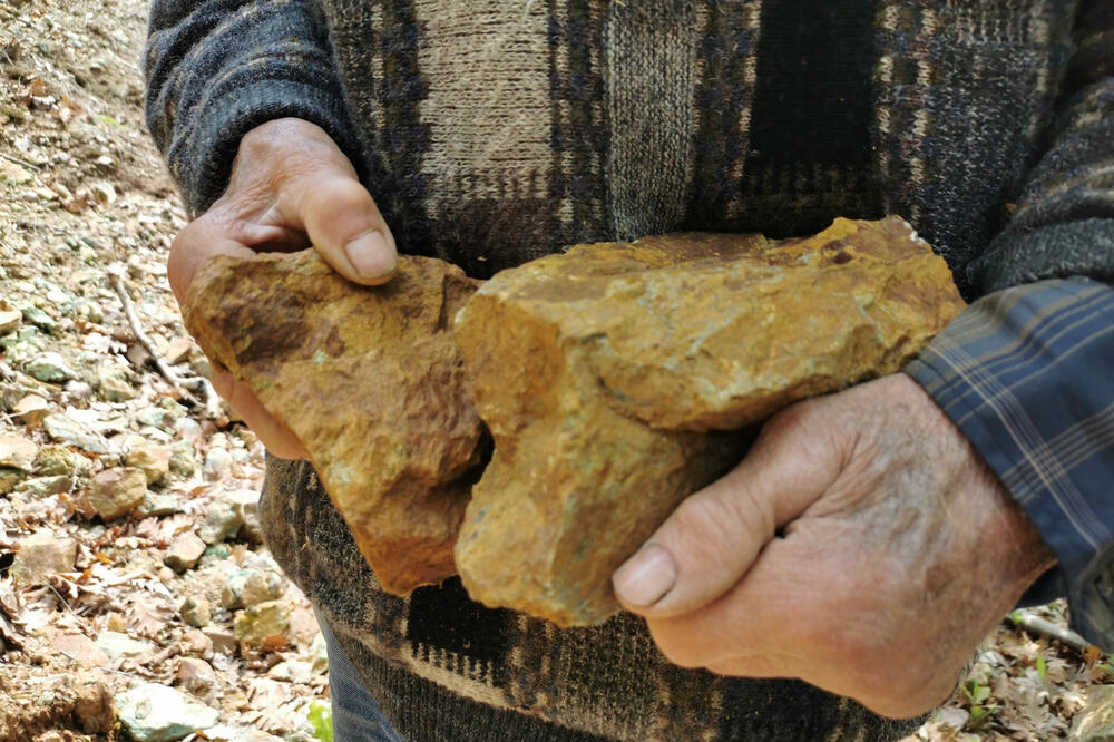 Ovo srpsko selo leži na poludragom kamenu: Sakriveno od očiju, usred guste šume, krije bogatu tajnu Šumadije (FOTO)