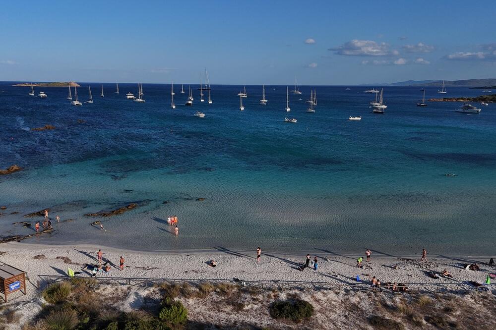 Na jednom od najpopularnijih ostrva prodaju se kuće za samo 1 evro! Nude novčanu pomoć za preseljenje, sve zbog...