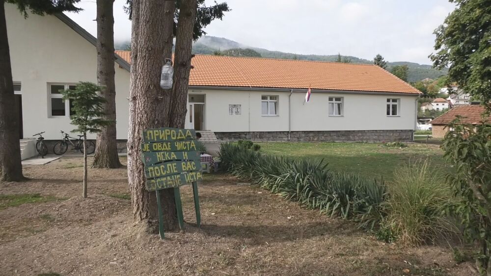 Zlakusa, Seoska škola