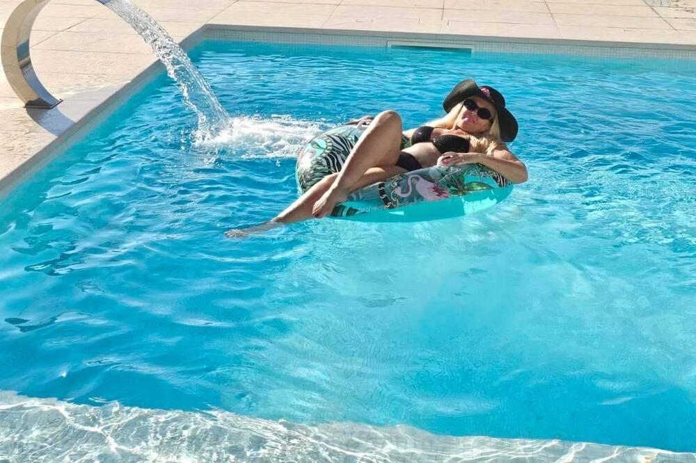 BRANKA, DA LI SI REALNA? Žena u SEDMOJ DECENIJI izgleda kao zmaj - skinula se bez blama i pokazala NAJJAČE OBLINE