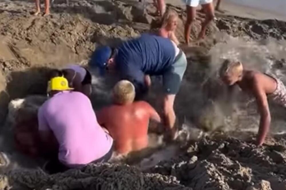 Deca se igrala u pesku, a onda je nastala DRAMA Odjednom su počela da TONU: Zavladala opšta PANIKA, UMALO TRAGEDIJA