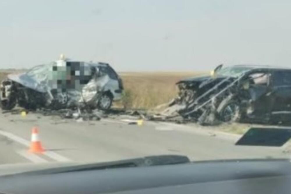 Saobraćajna nesreća na putu Melenci-Zrenjanin: Automobili potpuno smrskani, jedna osoba poginula