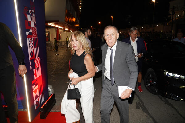 Džajina žena u ruci nosi pravo bogatstvo: Evo zašto je sinoć cela Marakana brujala o njoj, pojavila se ko boginja