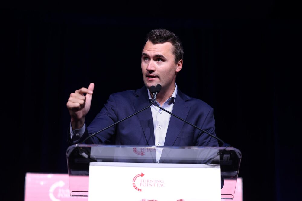 Umro Trampov saradnik Čarli Kirk: Podlegao je povredama nakon atentata!