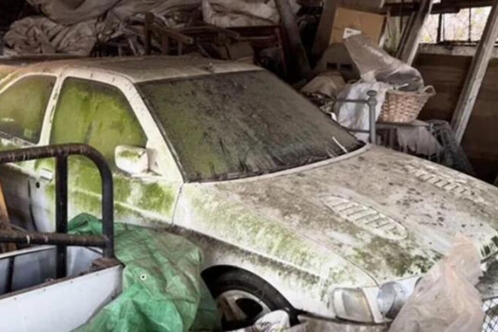 Godinama čuvao ova 2 auta u garaži, pa se šokirao kada je saznao koliko vrede! Nije ni slutio da su u pitanju...