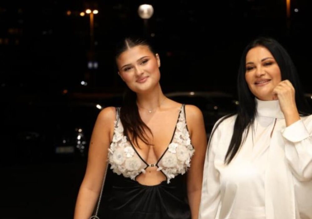 Mnogi su komentarisali da je preslikana majka  kako po lepoti, tako i po oblinama.