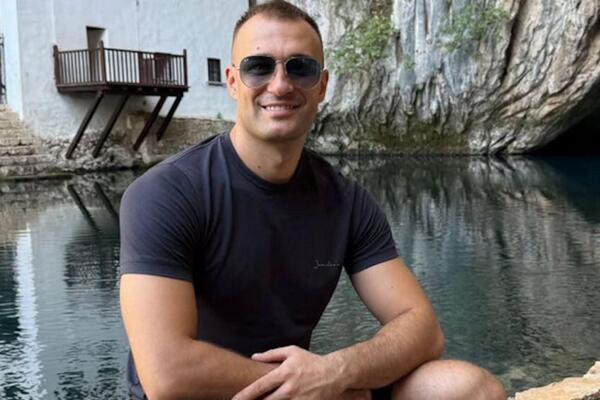 POKOJNI SALE MU PREDVIĐAO USPEH, A ON DANAS PEVA NA LIVADI! UBUCIO se i presadio KOSU - posle Rade neprepoznatljiv