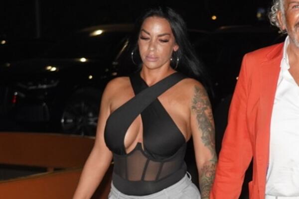 MACA OŽENIO 20 GODINA MLAĐU, PA SVE ŠOKIRAO IZJAVOM: Evo zašto NIKAD ne slave NOVU GODINU!