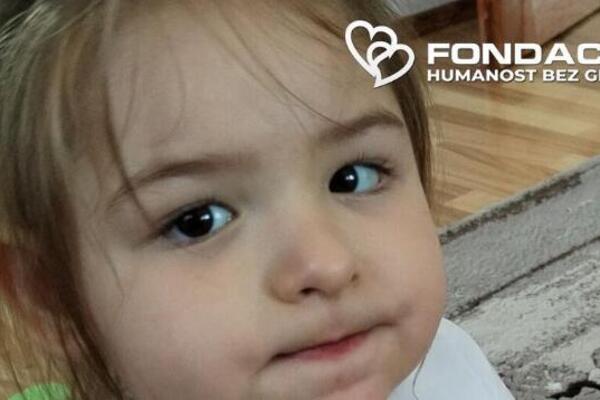 Ajša ne hoda, ne govori i ne koristi ruke: Ovoj preslatkoj devojčici je potrebna naša pomoć - pomozimo joj (FOTO)