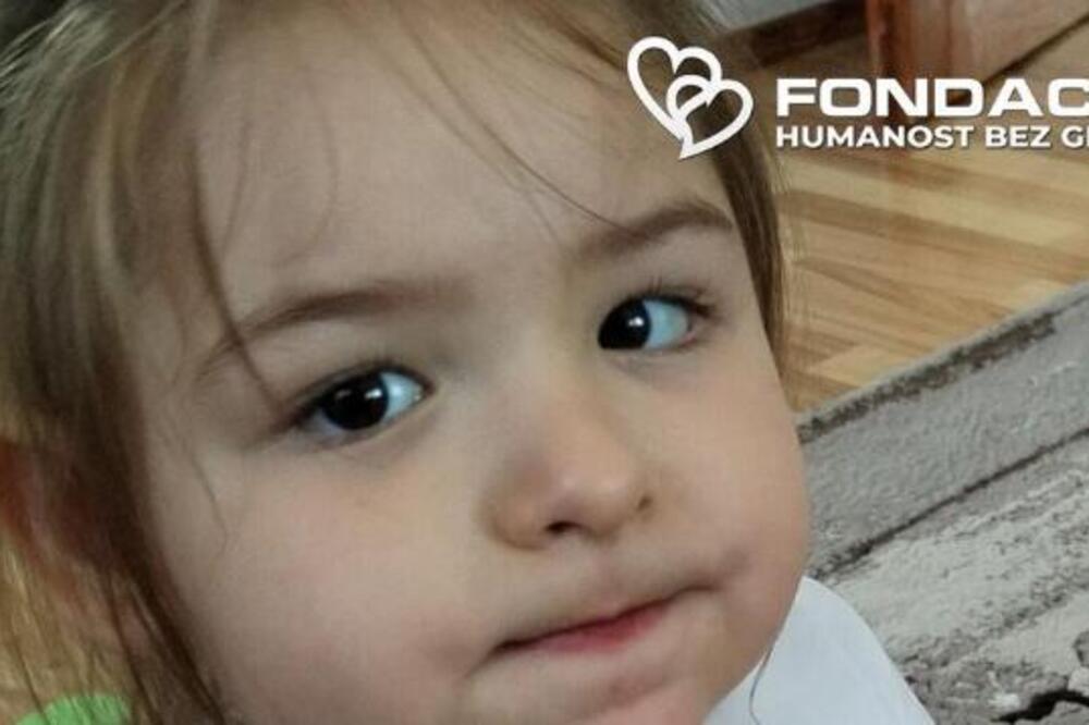 Ajša ne hoda, ne govori i ne koristi ruke: Ovoj preslatkoj devojčici je potrebna naša pomoć - pomozimo joj (FOTO)