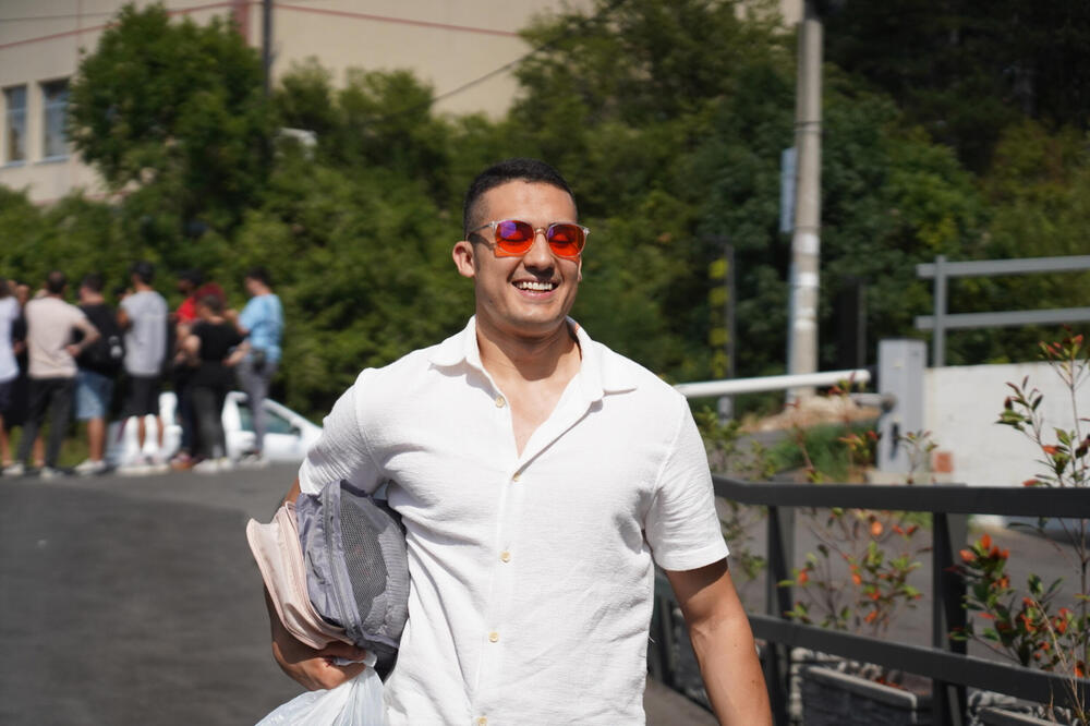 "ZNAM DA SRPKINJE VOLE NOVAC": Haos pred Muratov dolazak na Pink! Ovako izgleda čovek PUN LOVE