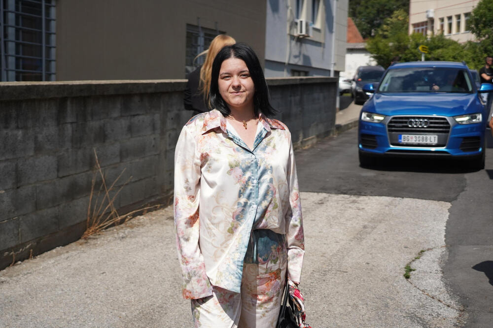 USELILA SE U STAN BIVŠEG ROBIJAŠA I ISELILA NJEGOVU ŽENU! Teško joj što se rastaju, zakukala ispred karantina