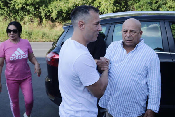 DAO ŽIVOT NA TACNI ZBOG KOCKE? Šokantne porodične tajne iznete na Pinku - za dlaku da se UGUŠI U DUGOVIMA