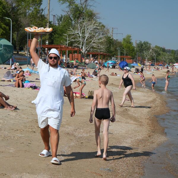 Leto ne može da prođe bez krofnica na plaži, ali kad vidite kako ih Crnogorci prave, smučiće vam se život! (VIDEO)