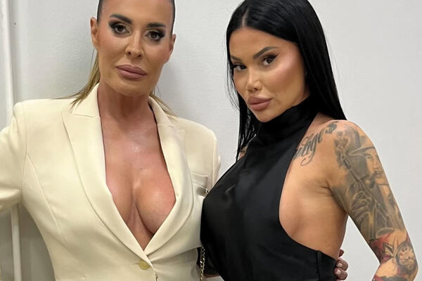 ŠOKČINA NA PINKU! U UŽIVO PROGRAMU JOJ PUKAO SILIKON U ZADNJICI - POČELO DA CURI!