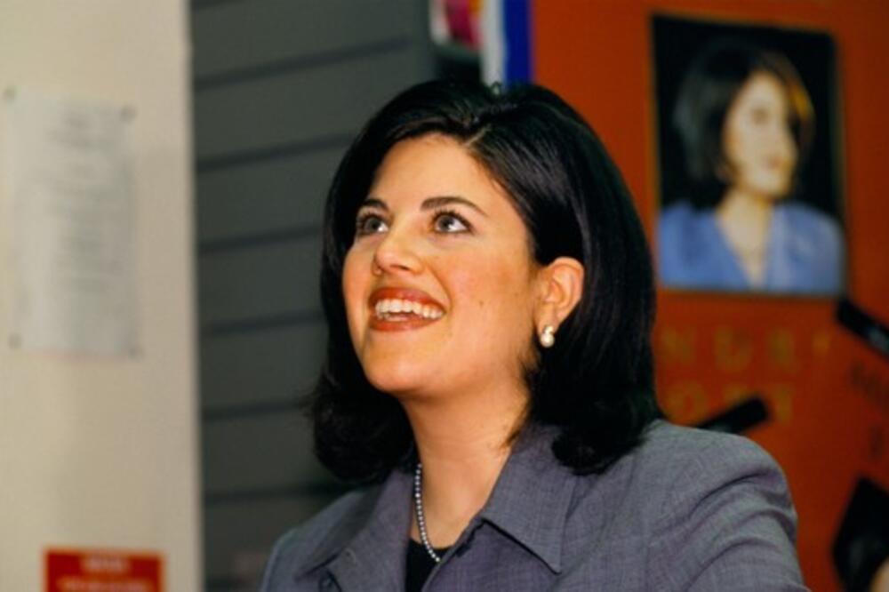 OŽENJENOM POLITIČARU POKAZIVALA GAĆICE SA SAMO 22 GODINE! Aferu razotkrila državna službenica - narod se šokirao