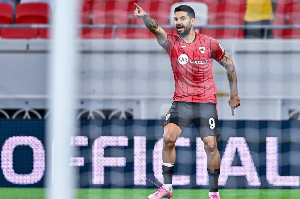 BOMBA! Aleksandar Mitrović oblači crno-beli dres uz pomoć bivšeg reprezentativca Srbije?!