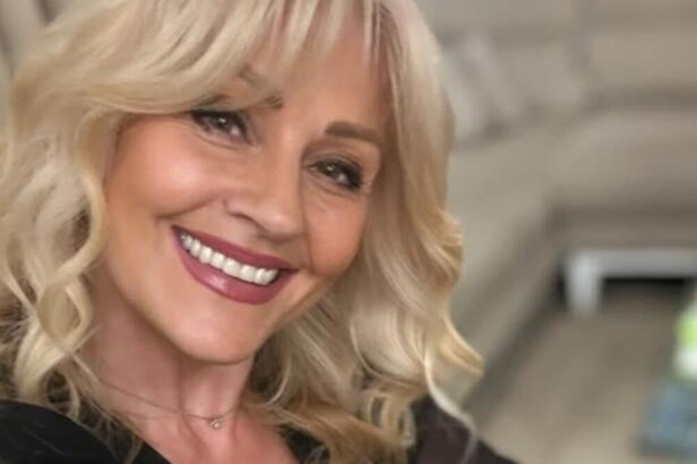 KAD SRPKINJE ČUJU ŠTA SLAVICA RADI! Marinkova udovica otkrila šta joj BRIŠE CELULIT! Na sebe MAŽE stvar od 500 din