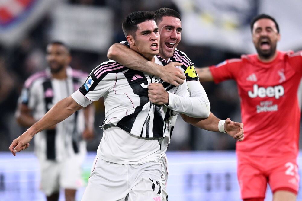 Slavlje Dušana Vlahovića i Vasilija Adžića na utakmici Juventusa i Intera