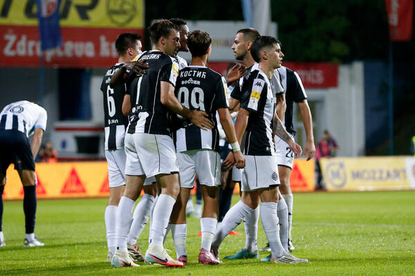 Partizan igra atomski fudbal: Parni valjak bacio petardu u Subotici!