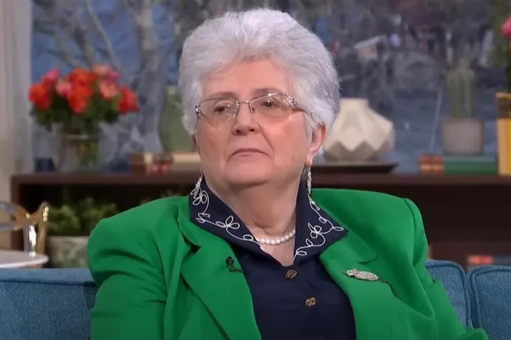 Ova baka (72) nije "obična": U ovim godinama odlučila da nadoknadi propušteno, umesto čaja, kupuje seksi rekvizite!