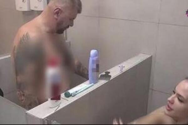 Opa bato! BIVŠI KOŠARKAŠ ZAVRŠIO POD TUŠEM SA RASNOM CRNKOM! Oboje kao od majke rođeni