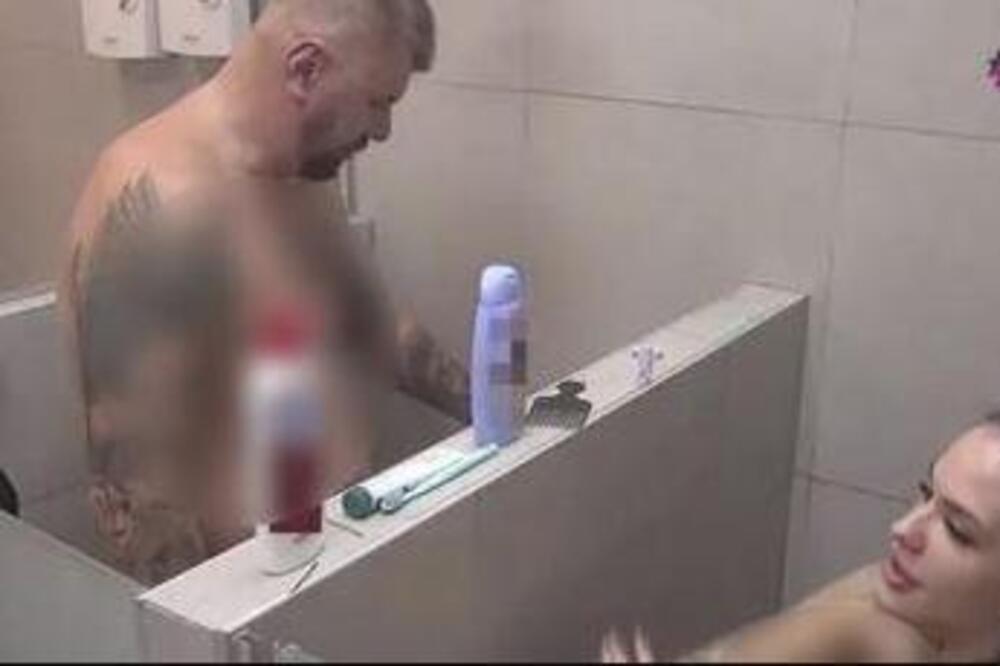 Opa bato! BIVŠI KOŠARKAŠ ZAVRŠIO POD TUŠEM SA RASNOM CRNKOM! Oboje kao od majke rođeni