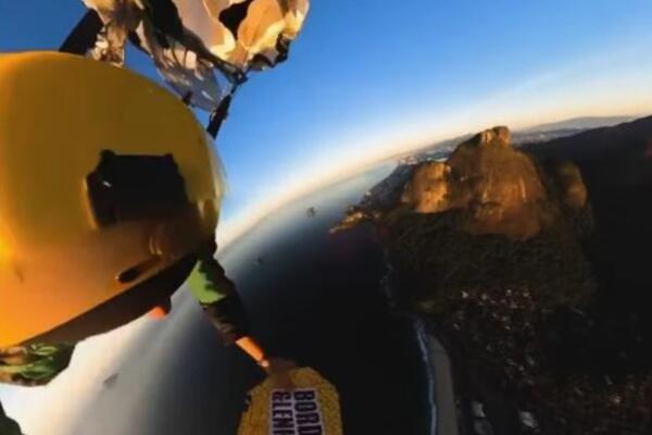 Skočio iz aviona, a onda potonuo u smrt: Poznatom biznismenu se nije otvorio padroban, ovo su detalji tragedije