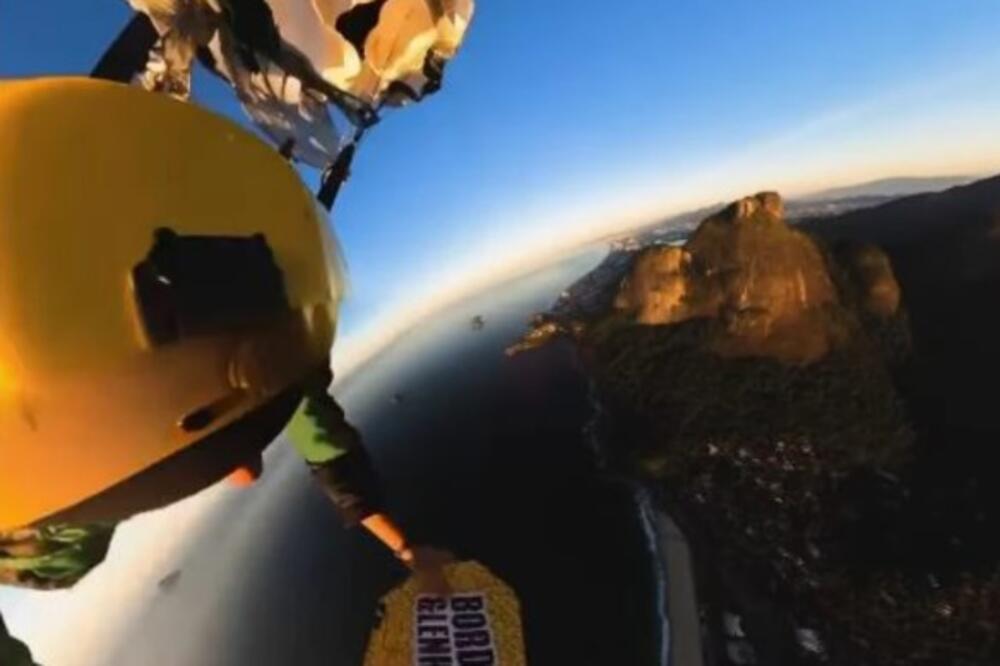 Skočio iz aviona, a onda potonuo u smrt: Poznatom biznismenu se nije otvorio padroban, ovo su detalji tragedije