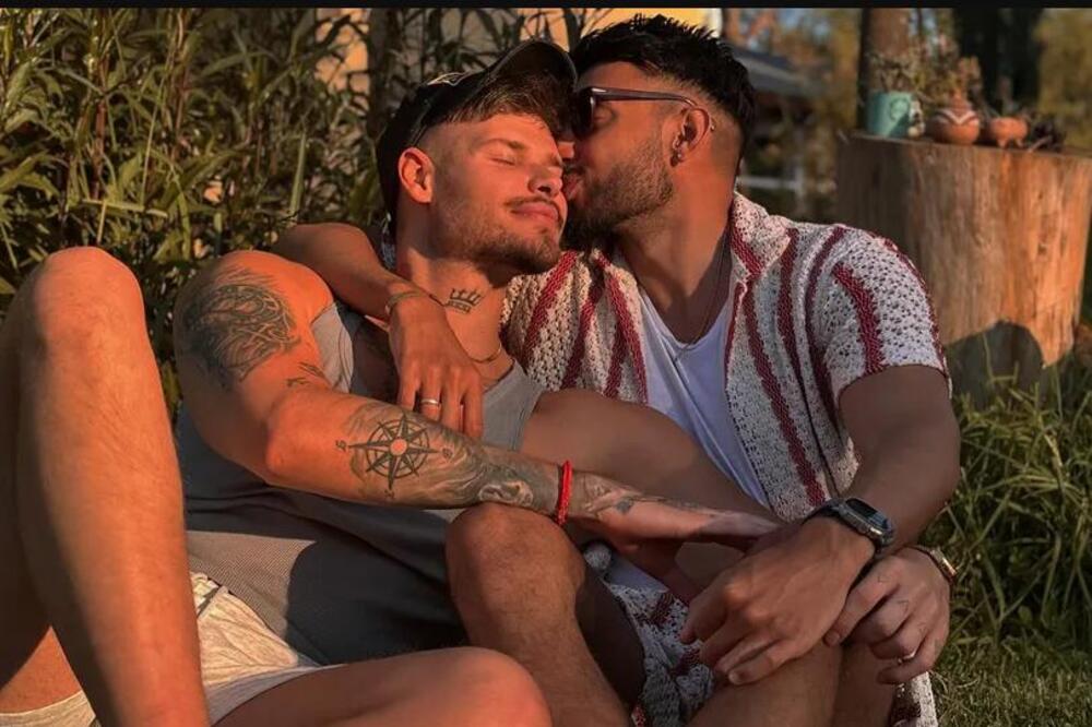 VIŠE SE NE USTRUČAVAJU! Poznati Srbin objavio sliku sa SVOJIM DEČKOM, pa srušio mreže! Sad je sve javno