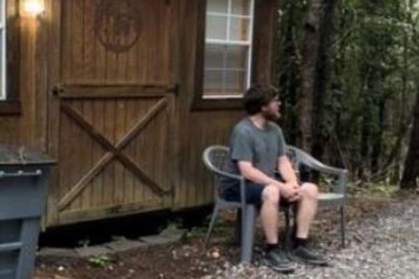 3 godine bio beskućnik, preživljavao od ostataka hrane iz kanti za smeće! Odlučio da uzme stvar u SVOJE RUKE, PA...