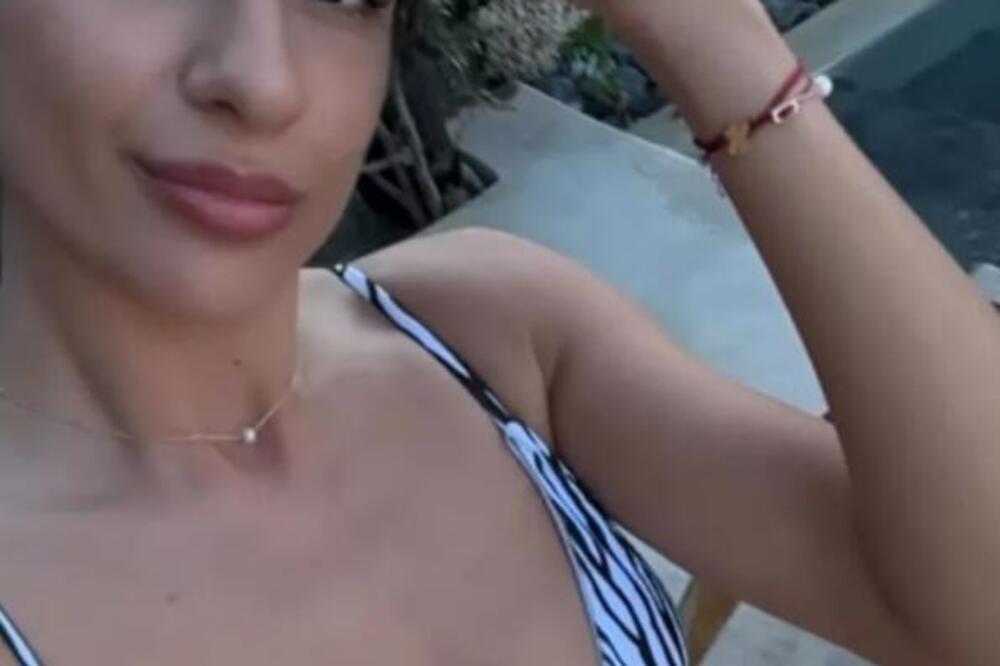 FOLKER JE SMUVAO KAD JE IMALA 19! Sad obukla animal print i zapalila GOLOTINJOM, vreo prizor