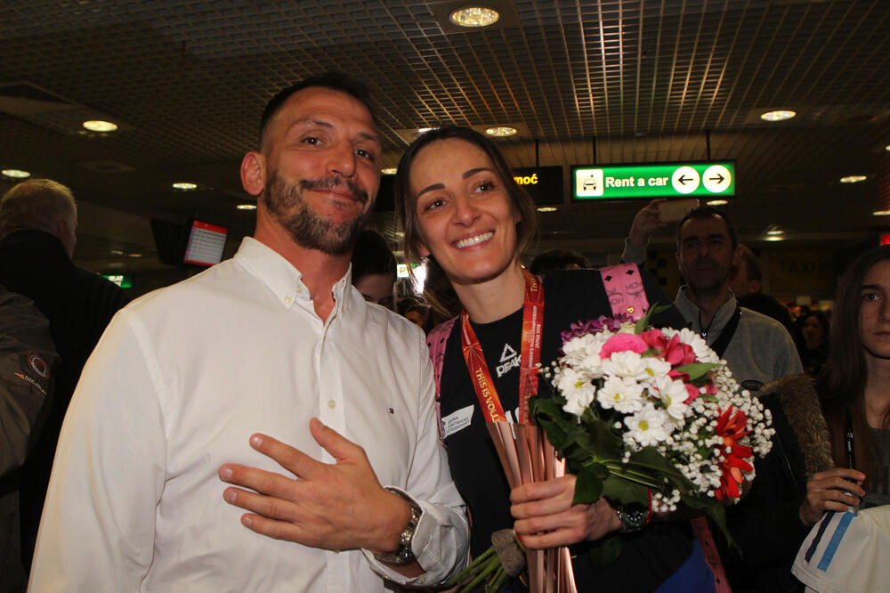 Evo u kakvim je odnosima Maja bila sa Dačinom ćerkom Hanom: Jedan događaj razotkrio je baš sve