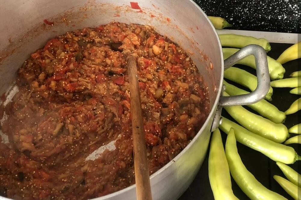 Slavica otkrila starinski recept za najbolji pinđur: Njena porodica ga tamani, a obožavaćete ga i vi