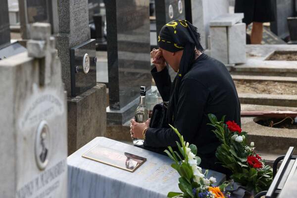 POSLE ROBIJE I 10 DUGIH GODINA VRATIO SE U SRBIJU! Nema šanse da ga je iko prepoznao na GROBLJU - DRUGI ČOVEK