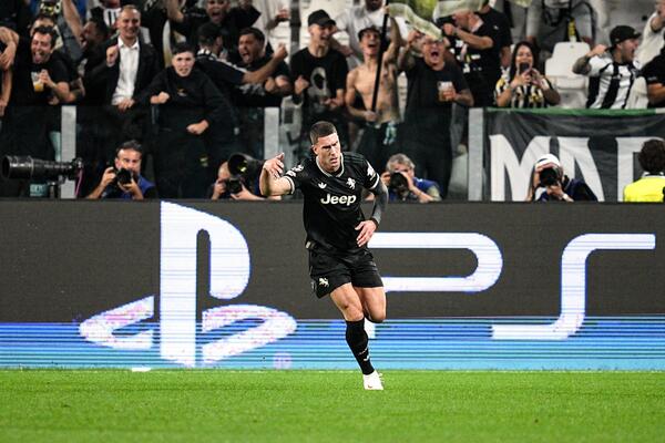 Vlahović je majstor fudbala: Ducijeva dva gola i asistencija u ludačkom remiju Juventusa i Dortmunda!