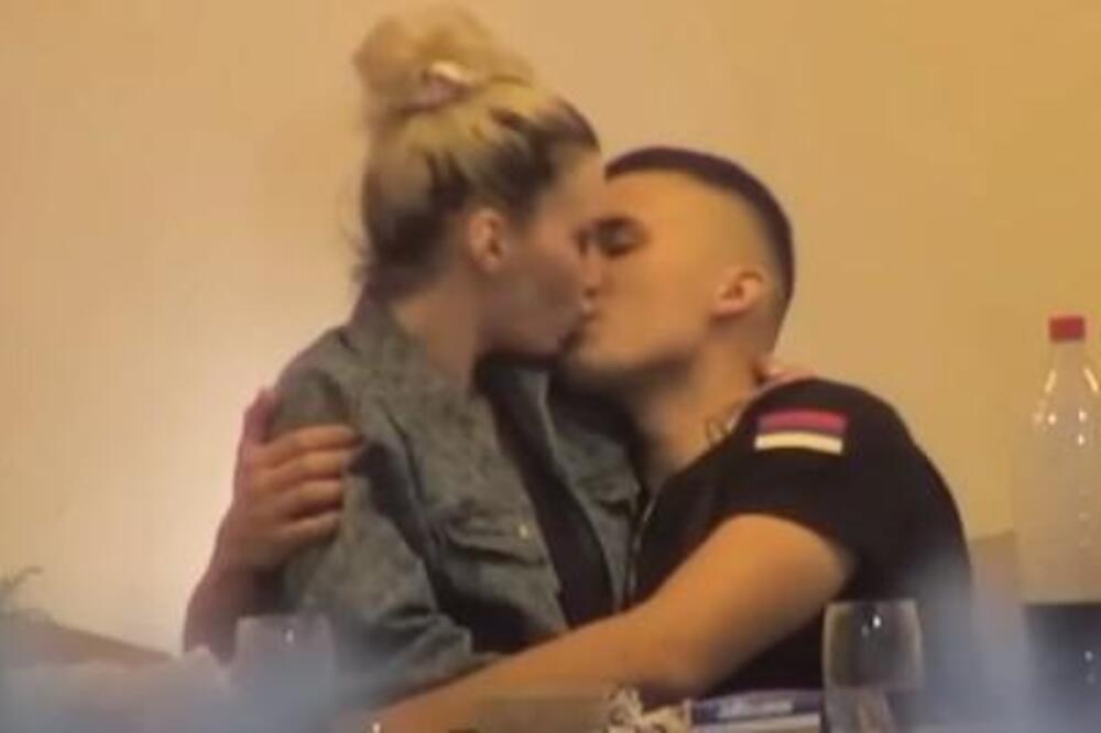 KAD PRE?! Milioner odvukao DRUGU ZAREDOM U KREVET! Razmenjivali izlučevine, pa se bacili u AKCIJU